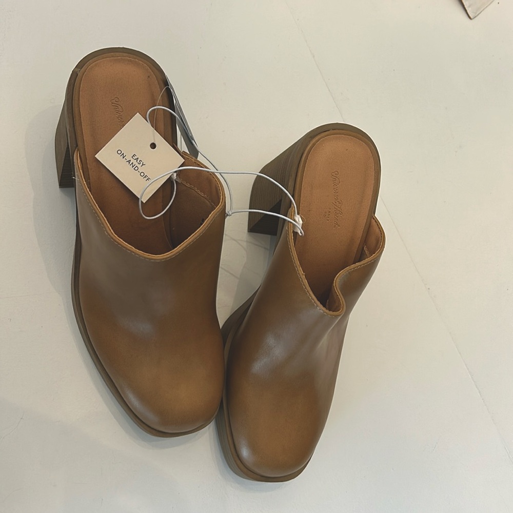Universal Thread Tan Leather Block Heel Mules